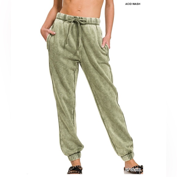 Zenana Outfitters Pants - NEW! Zenana Acid Wash Fleece Jogger in Lt. Olive